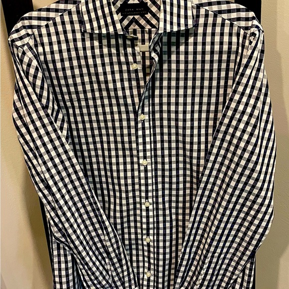 Like new Zara mens button down cotton shirt. - Picture 3 of 4